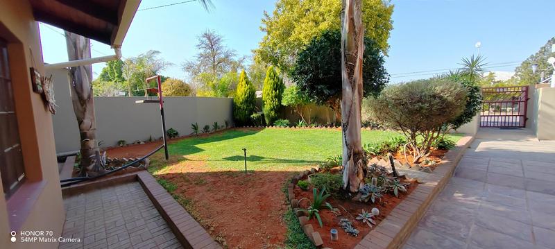 4 Bedroom Property for Sale in Kanoneiland Northern Cape